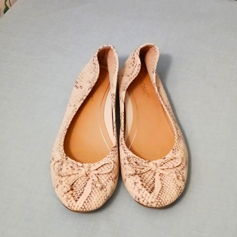 Cream/brown snake pattern ballet flats